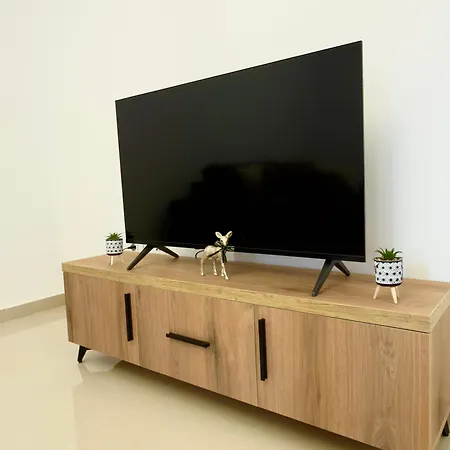 アパート Angela ティラナ