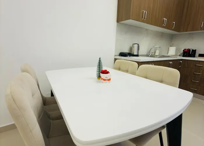 Angela * ティラナ