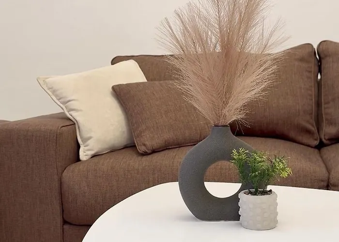 Angela * ティラナ